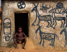 Westliches Afrika, Benin - Burkina Faso - Ghana: Erlebnisreise am Golf von Guinea - Bemalte Häuserfront